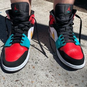 lightly used Jordan 1 mid bred multicolor